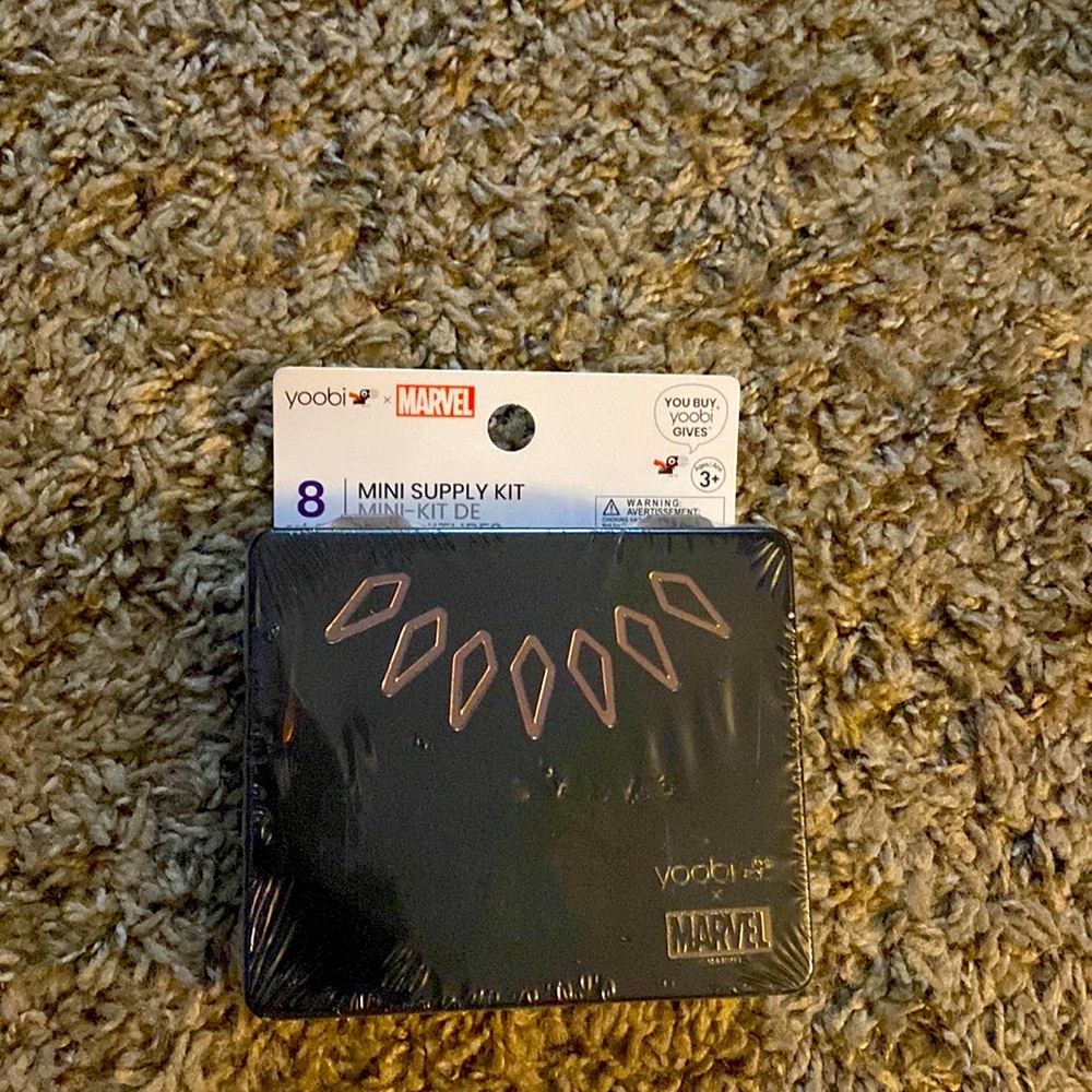Black Panther (Yoobi) 8 Piece Mini Supply Kit